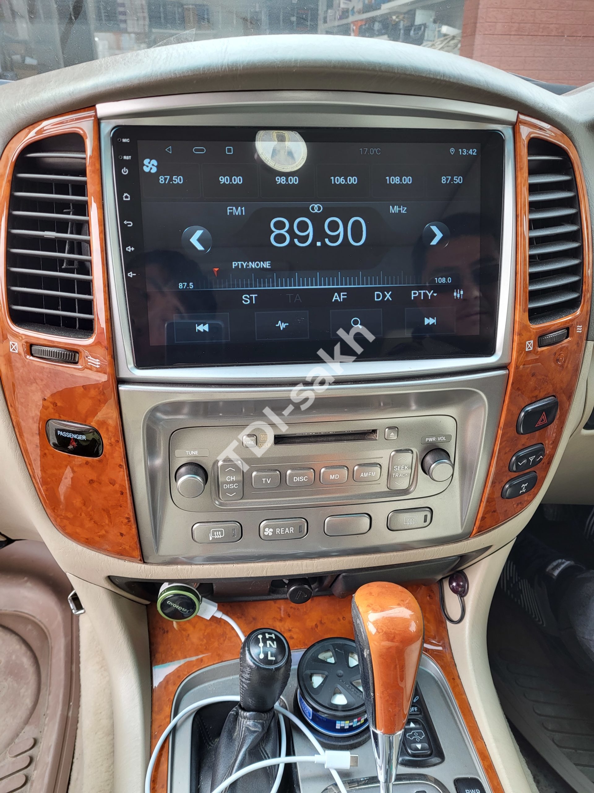 автомагнитола Toyota Land Cruiser 100- купить недорого с установкой - автомагнитолы Южно-Сахалинск